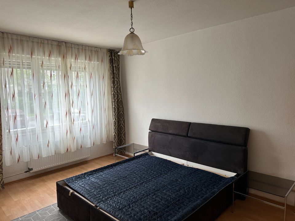 Exklusive 3 Zimmerwohnung im Hochparterre mit PKW Stellplatz, 2 Minuten zum Kurfürsten Damm- in Berlin