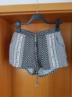 Kurze Hose Hotpants AMISU Größe 36 schwarz weiß Damenmode Nordrhein-Westfalen - Brilon Vorschau