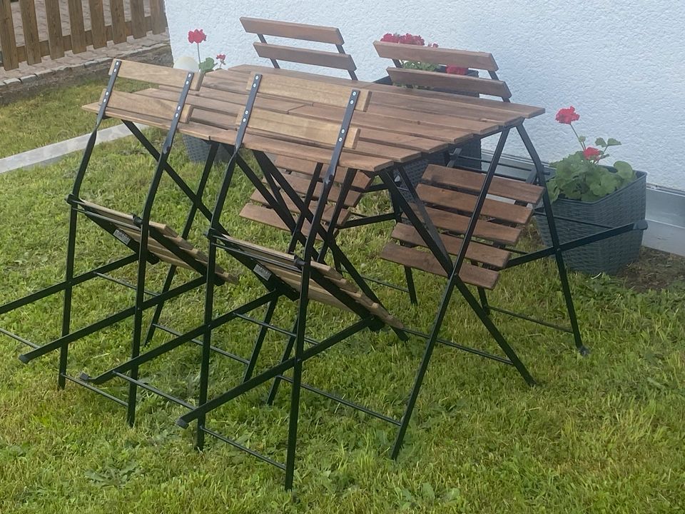 Gartenmöbel Tisch mit Stühle in Rutesheim  