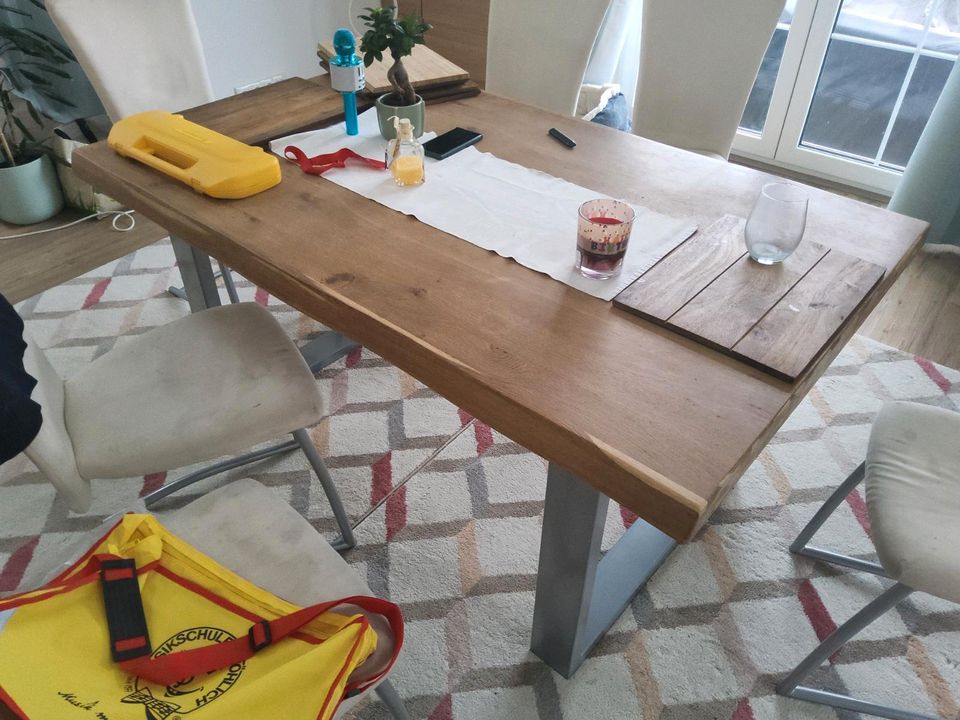 Eiche Baumkante Tisch massiv, kein Furnier! 1,40m x  1,00m in Jena