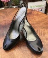 Gil Peterson - Italienischer Lederstring-Pumps, Größe 39 Hessen - Nauheim Vorschau