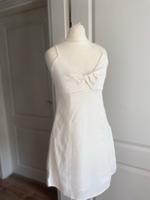 FB  Sister Trägerkleid Minikleid weiß Gr S neu Leinen Zara only Hessen - Hünstetten Vorschau