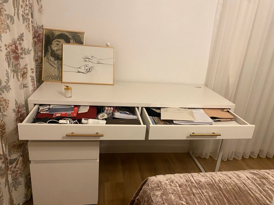 Ikea Micke Schreibtisch weiß 142 x 50 in Berlin