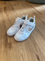 NIKE Sportschuhe Hallenschuhe Leder Gr. 31 Mädchen weiß Rheinland-Pfalz - Mainz Vorschau