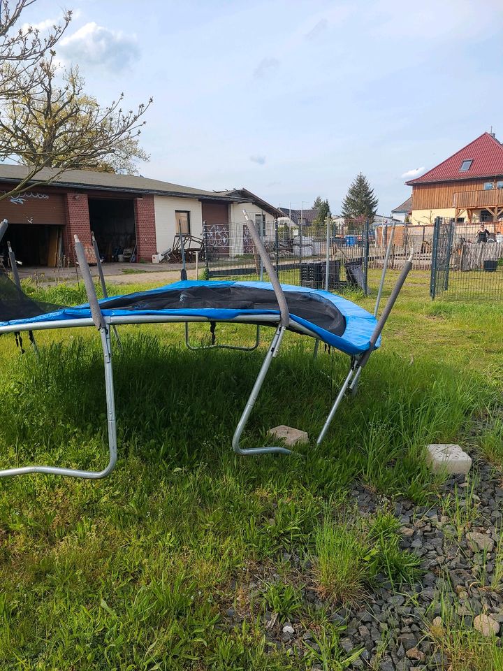 Trampolin 4m defekt in Lüchow