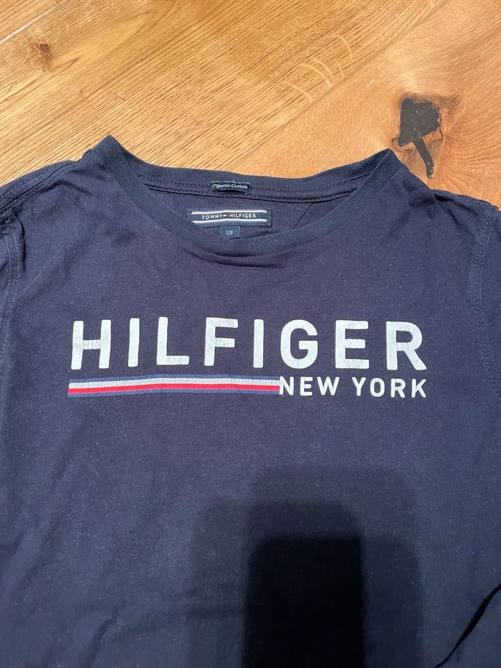 Tommy Hilfiger Langarmshirt Shirt Gr 128 dunkelblau wie neu in Kerpen