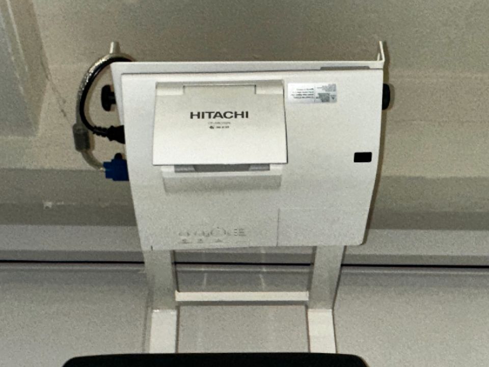 Hitachi StarBoard mit Beamer in Schalksmühle