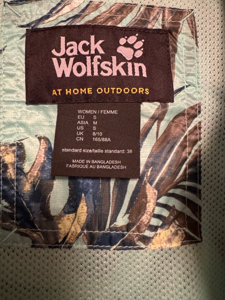 Jack Wolfskin leichte Outdoorjacke in Gräfelfing