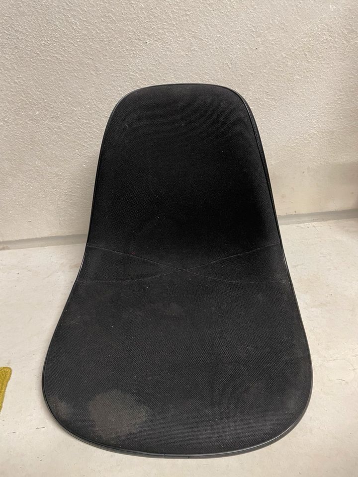 4x Eames Chair mit Polster inkl. Dowel base Vitra Hermann Miller in Dormagen