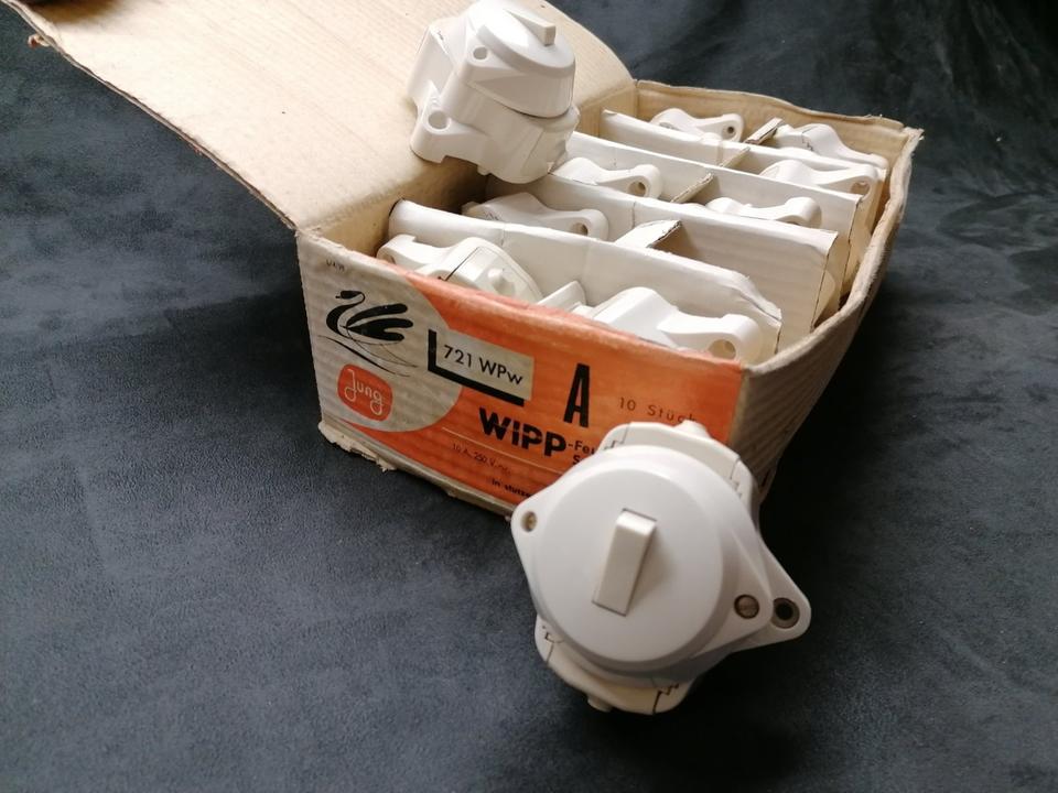 Bakelit Lichtschalter Feuchtraum weiss Schalter retro alt Jung in Billroda