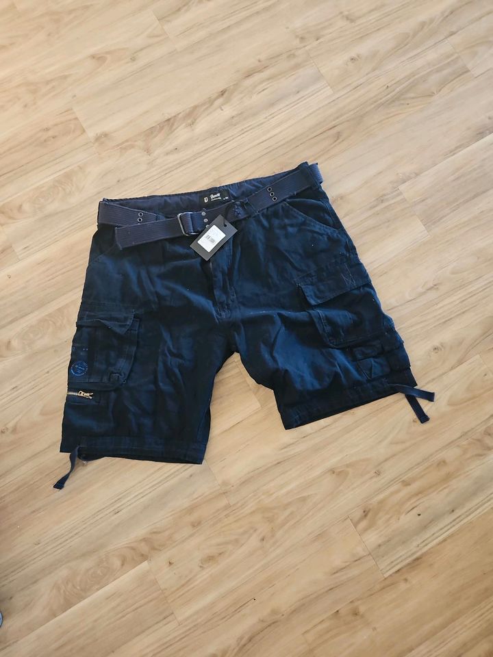 Shorts 5 xl neu in Heidesheim