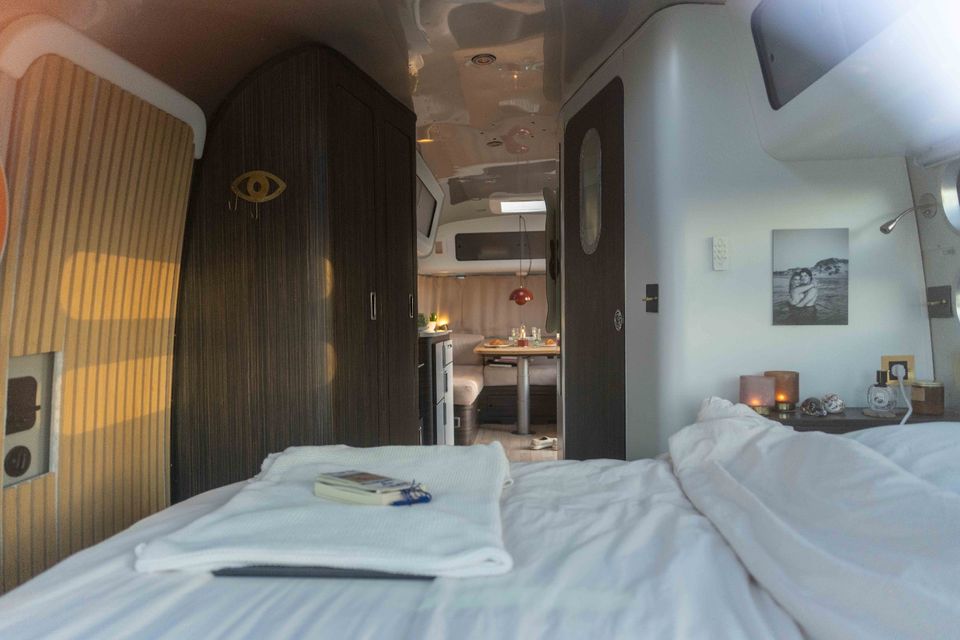 Airstream 684 Studio 74,789€ zzgl MwSt. 250cm beiter Wohnwagen in Moritzburg