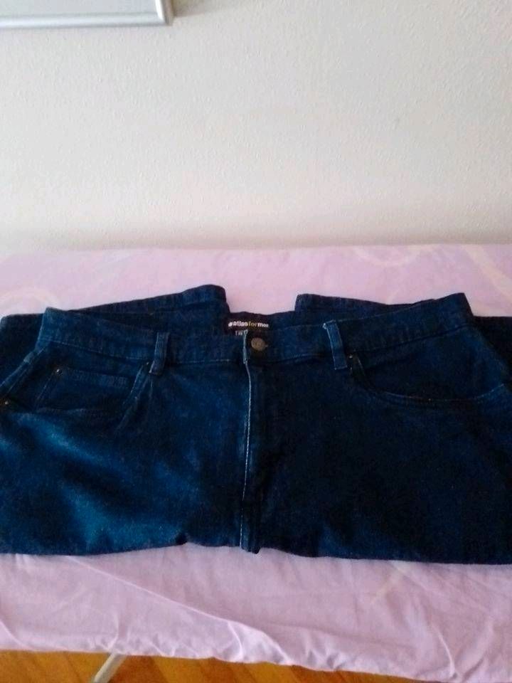 Stretch-Jeans-Shorts Regular Fit, Gr.52 Dunkelblau Denim/ wie neu in Pforzheim