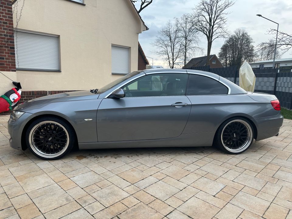 BMW 330 d Cabrio+M-Optik+Leder+Navi+Xenon+19 Zoll+ in Versmold