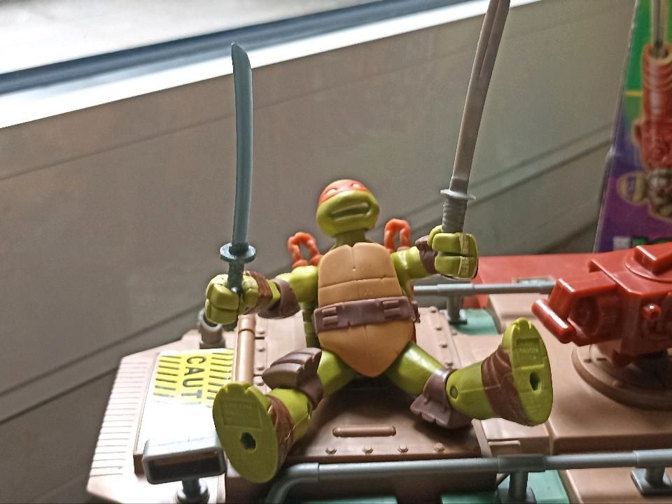 Ninja Turtles Shellreiser und 4 Ninja Figuren in Pforzheim