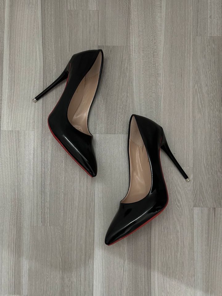 Highheels mit roter Sohle pumps lack schwarz in Nordrhein-Westfalen -  Gelsenkirchen | eBay Kleinanzeigen ist jetzt Kleinanzeigen