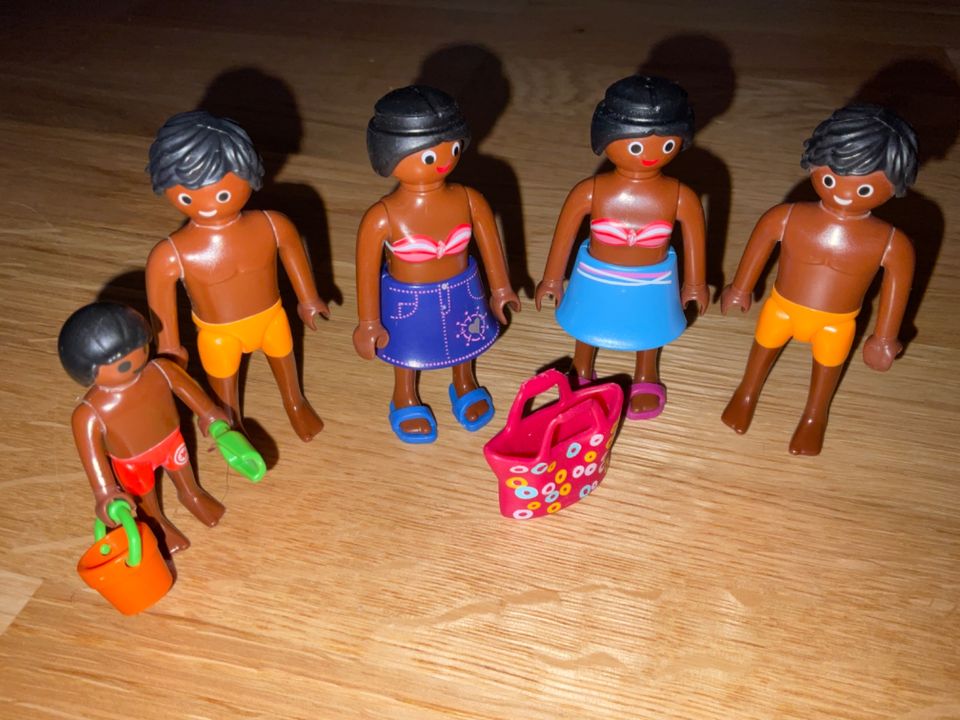 Playmobil Familie Figuren Sommer dunkelhäutig in Eckernförde