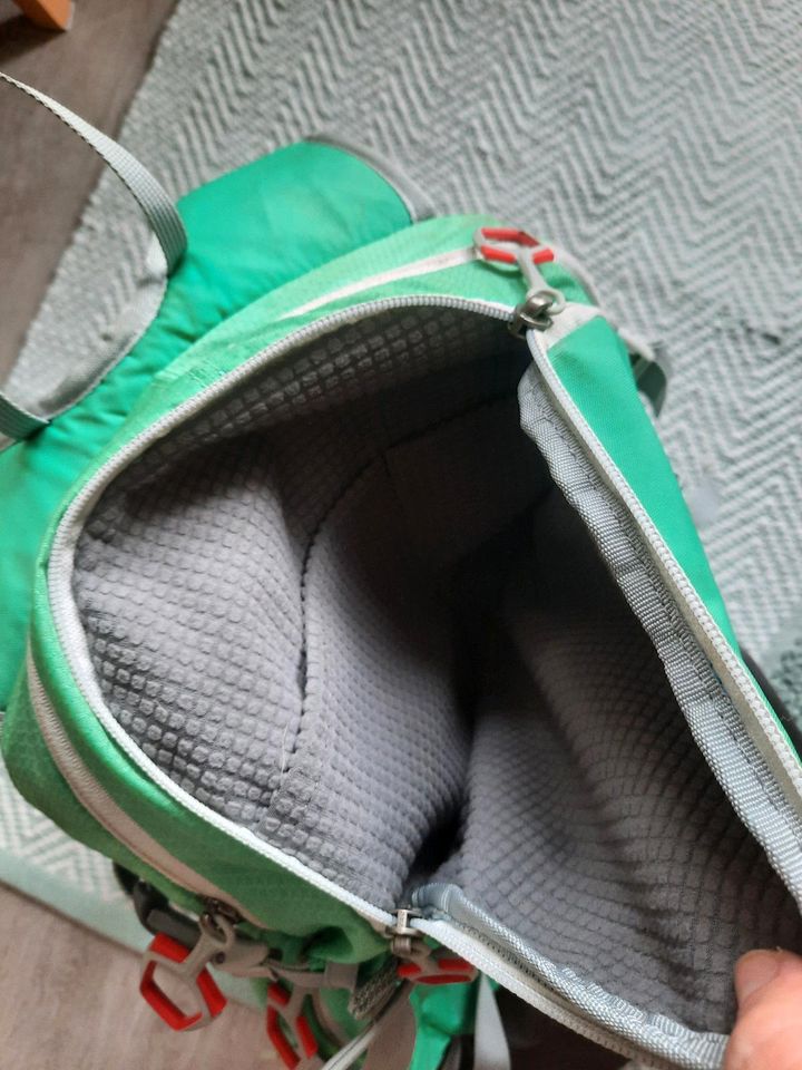 Jack Wolfskin Rucksack Wandern groß Smaragd grün m. Hüfttaschen in Essen