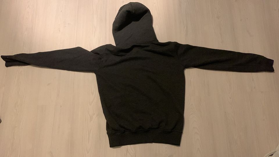 Schwarz/ grau Hoodie Größe S in Kremperheide