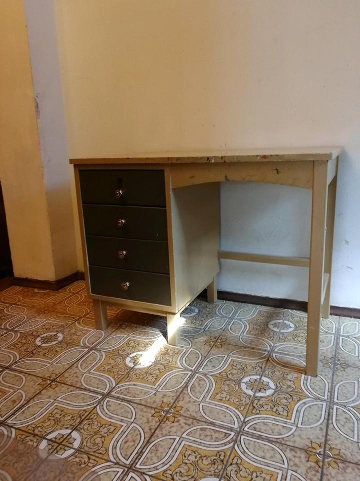 schmaler Vintage Schreibtisch - ideal DIY Projekt top Substanz in Landau in der Pfalz