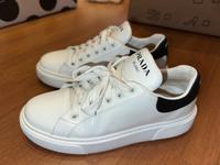Zeitlose PRADA Sneakers Gr. 39 Bayern - Augsburg Vorschau