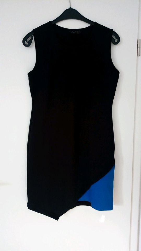 Sommerkleid schwar/blau Größe 42 in Marschacht