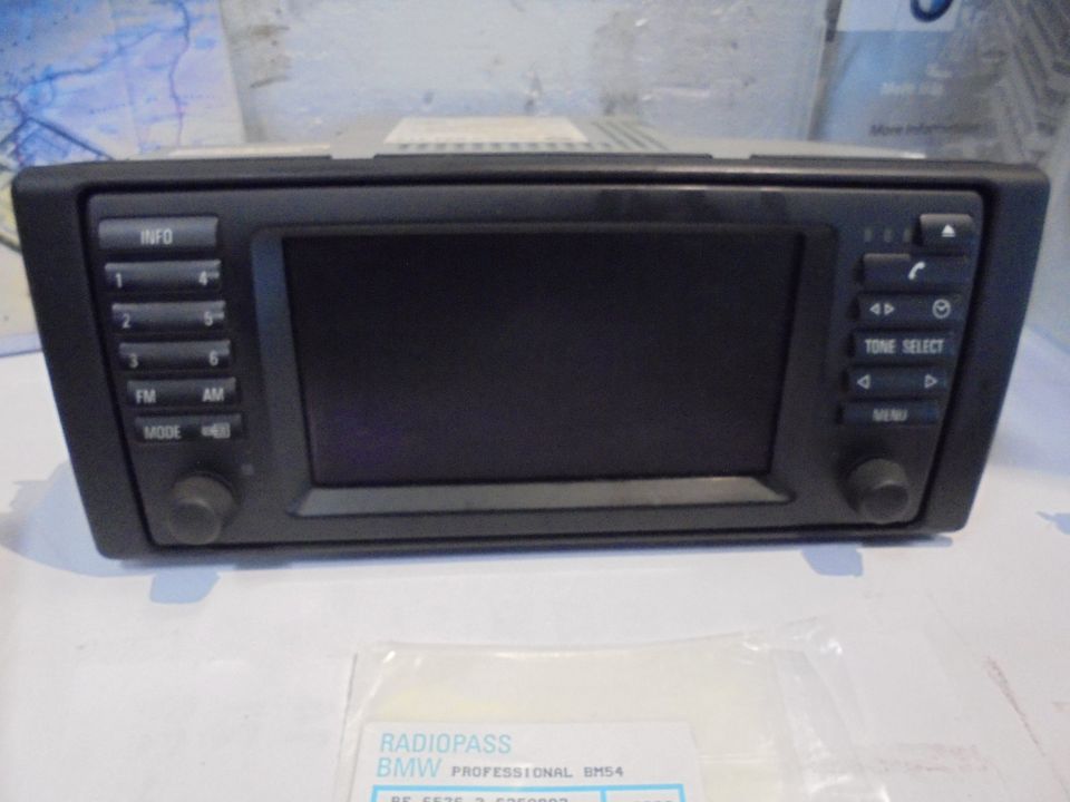 BMW Radio Navigationssystem mit Bedienanl Navi CD , Verstärker ec in Harrislee