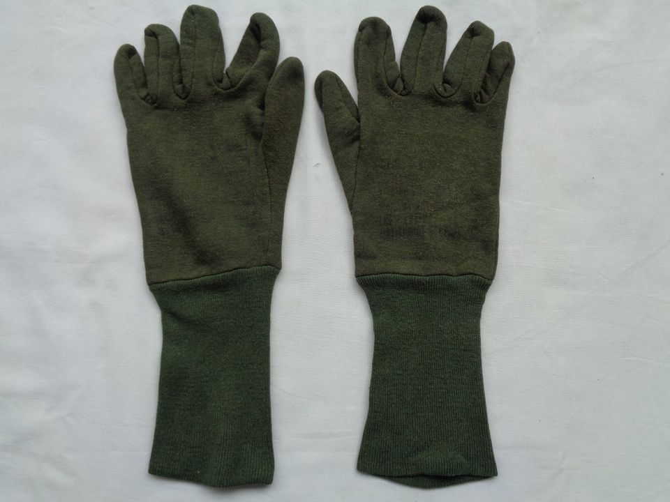 2 Paar US Army Winter Unterziehhandschuhe, 60er Jahre, s.g. Zust. in Weßling