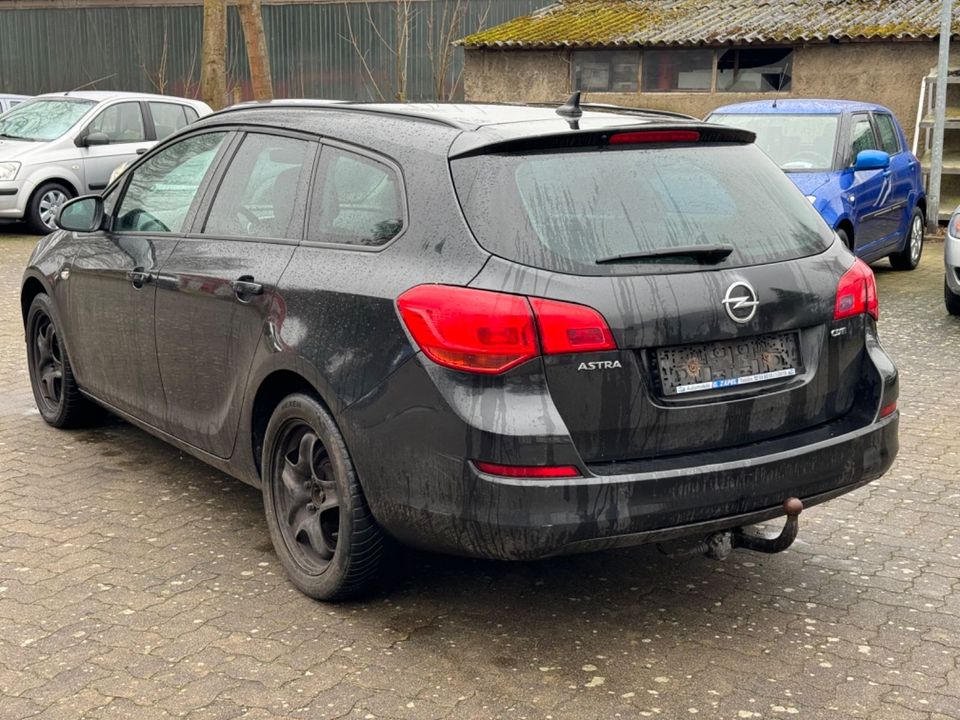 Opel Astra J Sports Tourer Design Edition in Güstrow