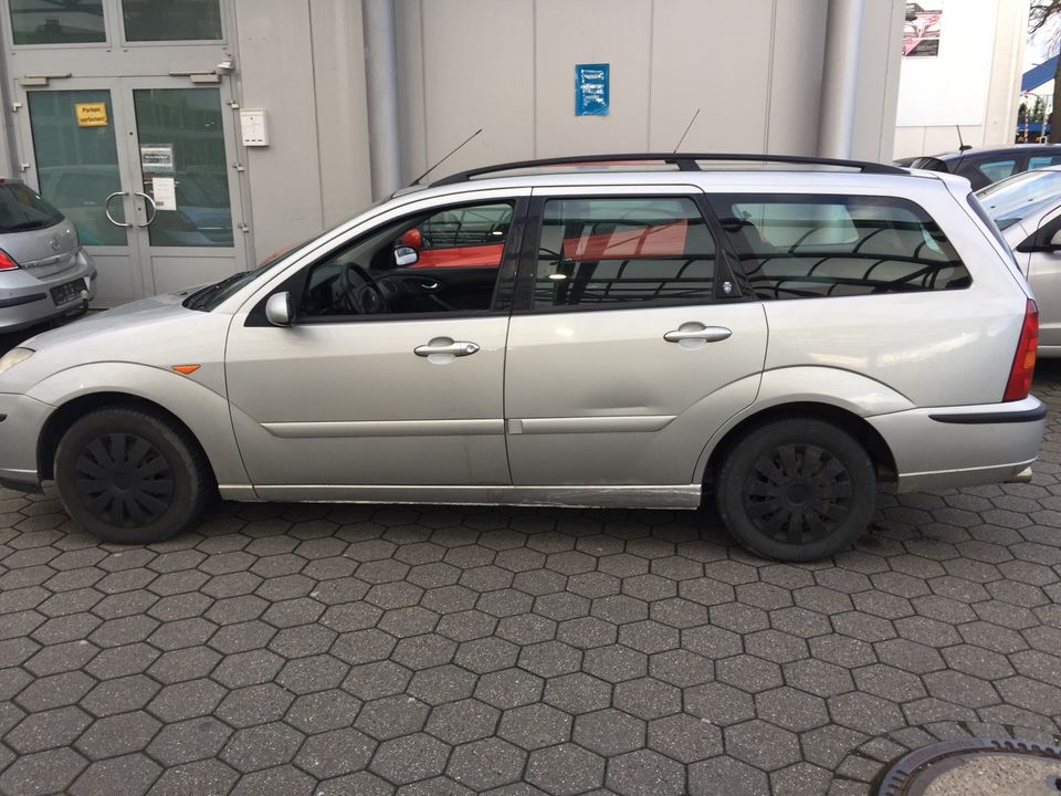 FORD FOCUS 1.6L-KLIMA- SERVO- AHK-EFH-ZENTRAL-TÜV BIS 3-2025 in Lippstadt