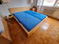 Doppelbett 180 x 200 aus Holz mit zwei Lattenrosten und Matrazen Stuttgart - Plieningen Vorschau
