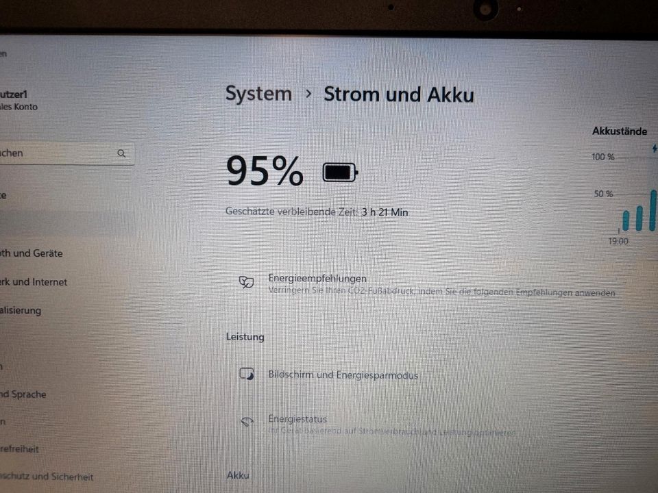 Lenovo Notebook/15,6"/AMD A9/8GB/Radeon 530/256GB SSD/WIN11/Top in Göttingen