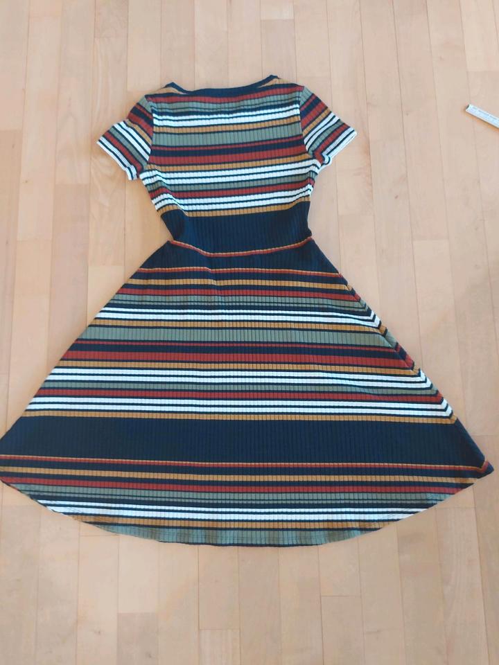 Hübsches Sommerkleid von Esprit, Versand inklusive! in Salzkotten
