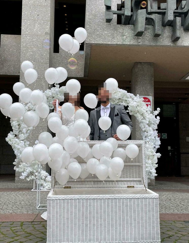 Standesamt/Dekoration/Truhe/Ballons/Blumengirlande/White in Köln -  Höhenberg | eBay Kleinanzeigen ist jetzt Kleinanzeigen