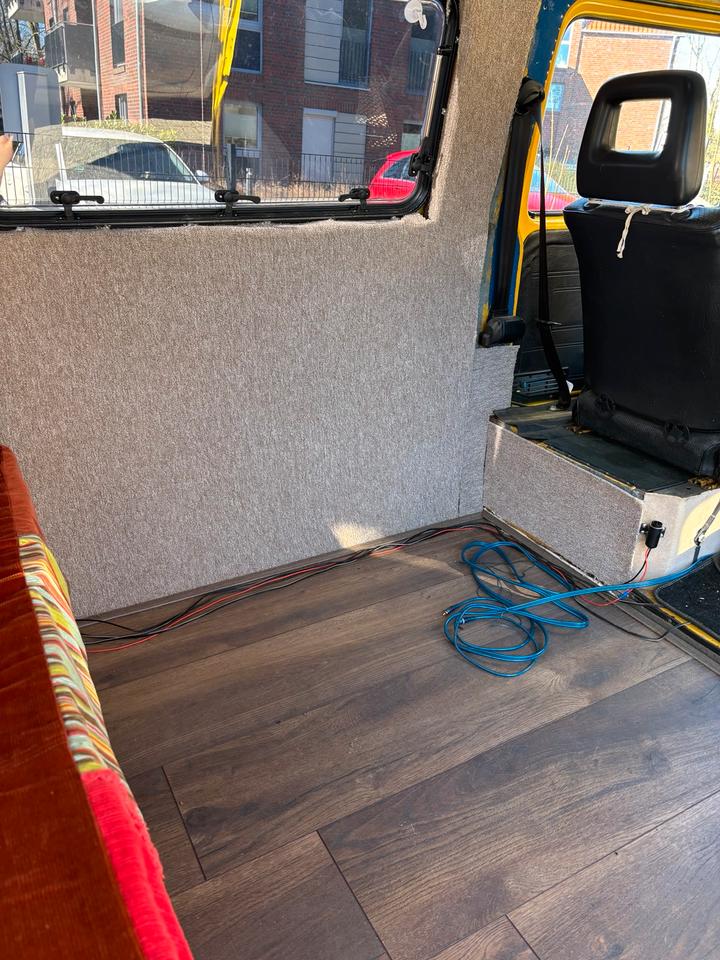 VW T3 Bulli/Camper inkl. Sonnensegel, Fahrradhalterung & Matratze in Emden