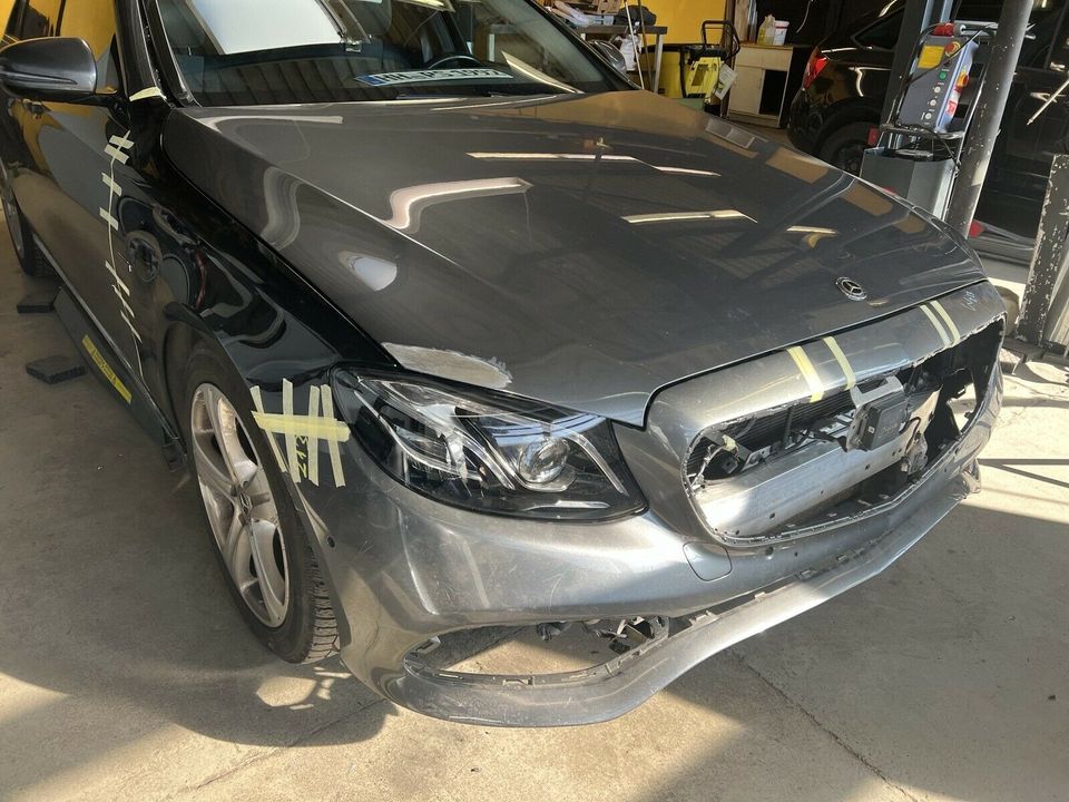 Unfallfahrzeug Reparatur Lackierung Unfall KFZ Mechanik in Hamburg