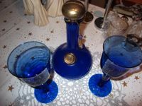 Neu aus den 80er Weinkaraffe mit zwei Gläser in blau Hessen - Niedernhausen Vorschau