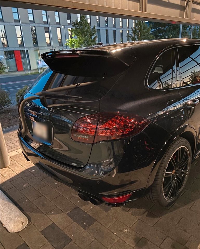 Porsche Cayenne GTS 4.8 420 PS V8 Chrono Paket Schwarz Bose 21 in Sankt Augustin