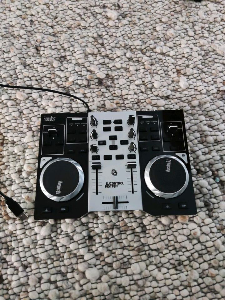 Hercules DJ Control Instinkt in Hunsrück