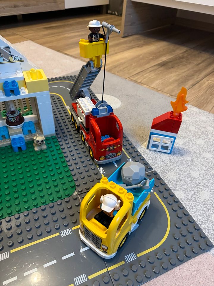 LEGO Duplo Haus + Straßen + Feuerwehr + Baufahrzeuge + Bausteine in Verl