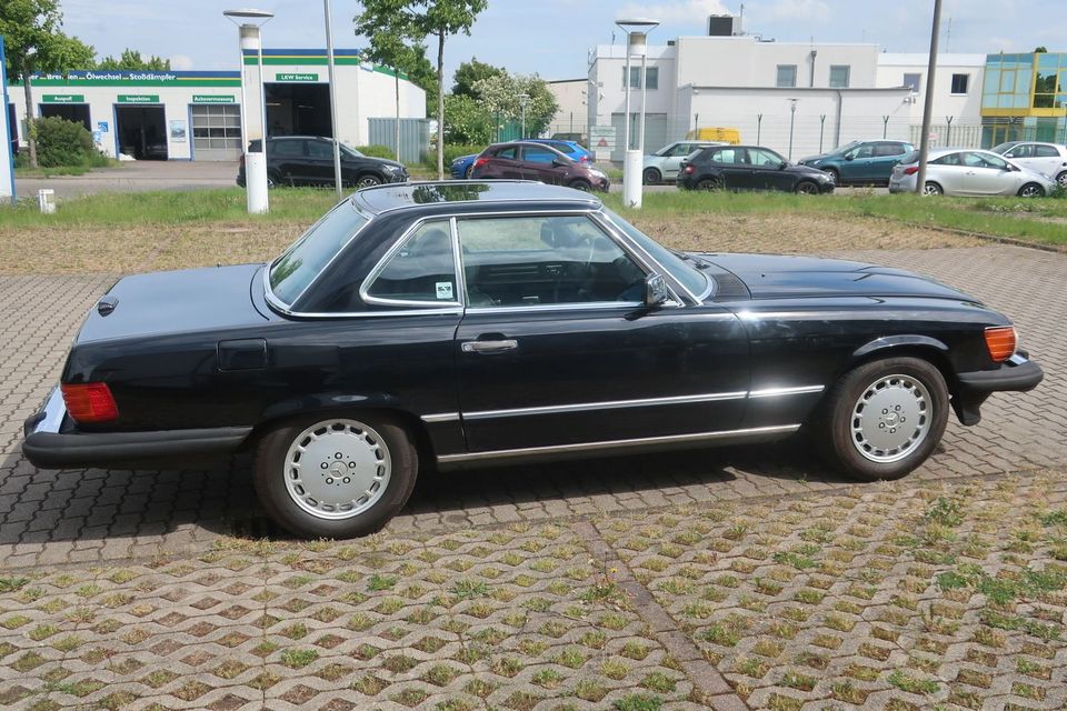 Mercedes-Benz 560 SL in Leipzig