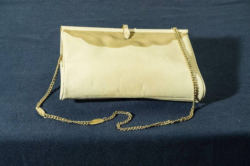 Elegante Schultertasche oder Clutsch in Creme in Itzehoe