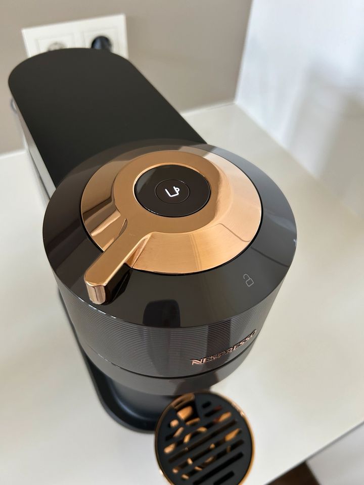 Nespresso Vertuo Next Premium Rich Brown mit Garantie in Köln