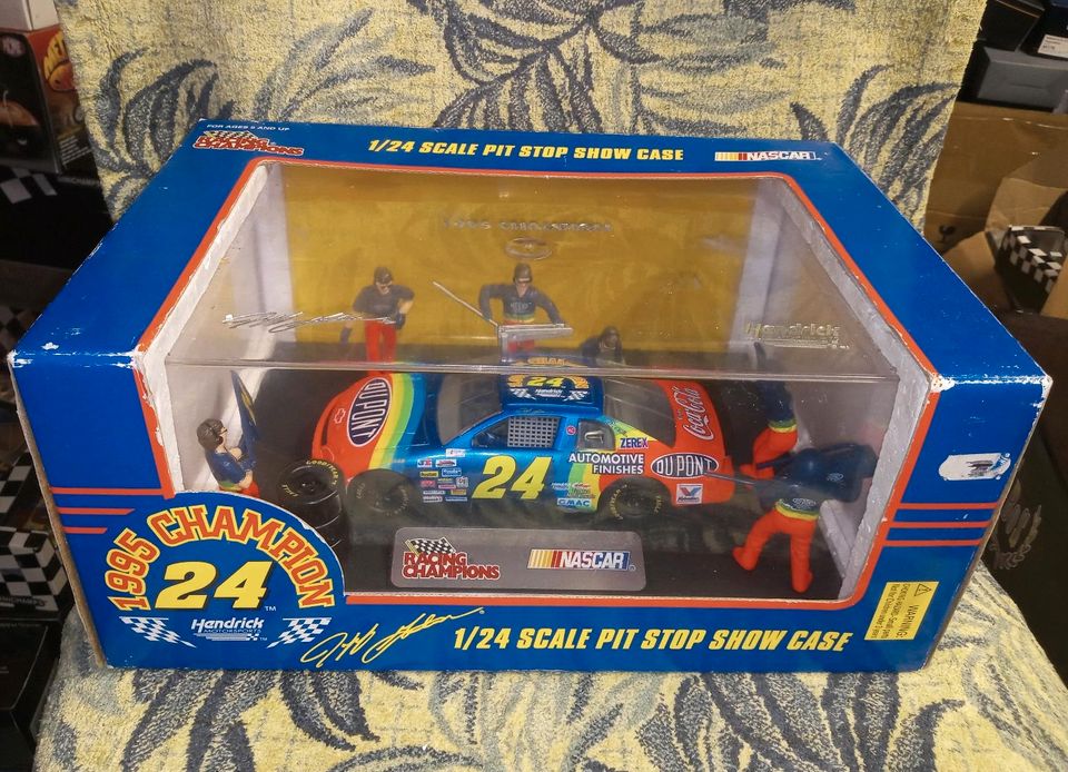 Modellauto 1:24 Pit Stop Show Case Jeff Gordon NASCAR Champion in Frankfurt am Main