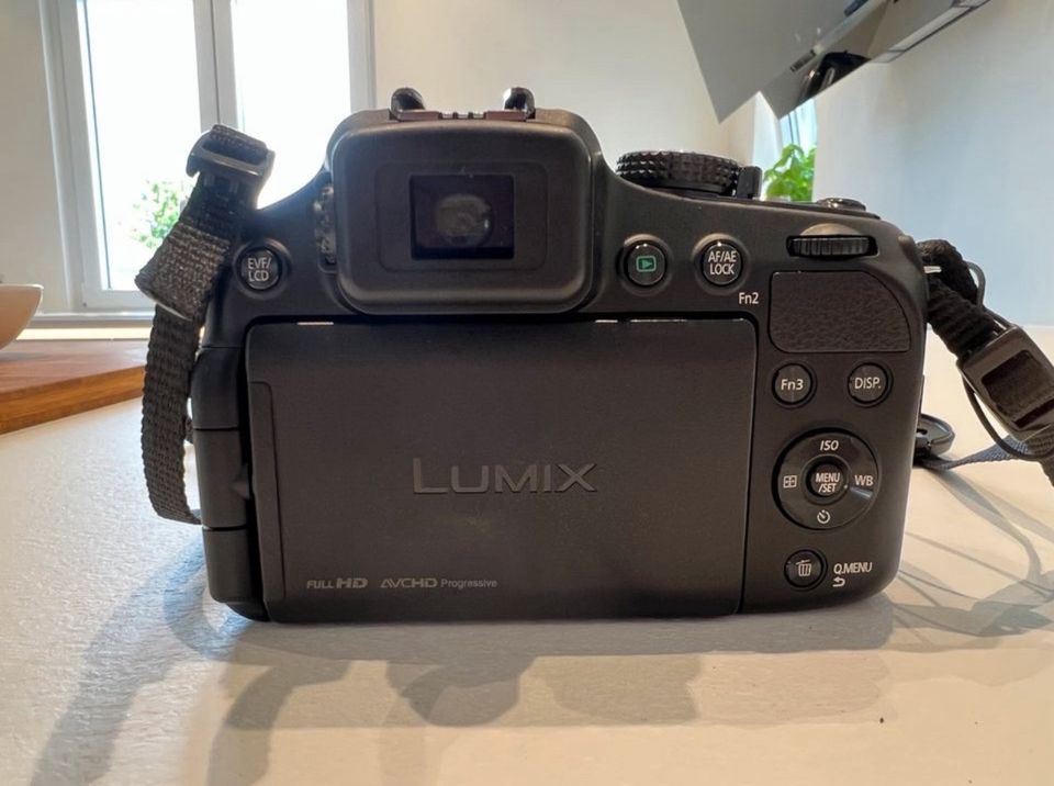 LUMIX Kamera Panasonic DMC - FZ200 in Bielefeld