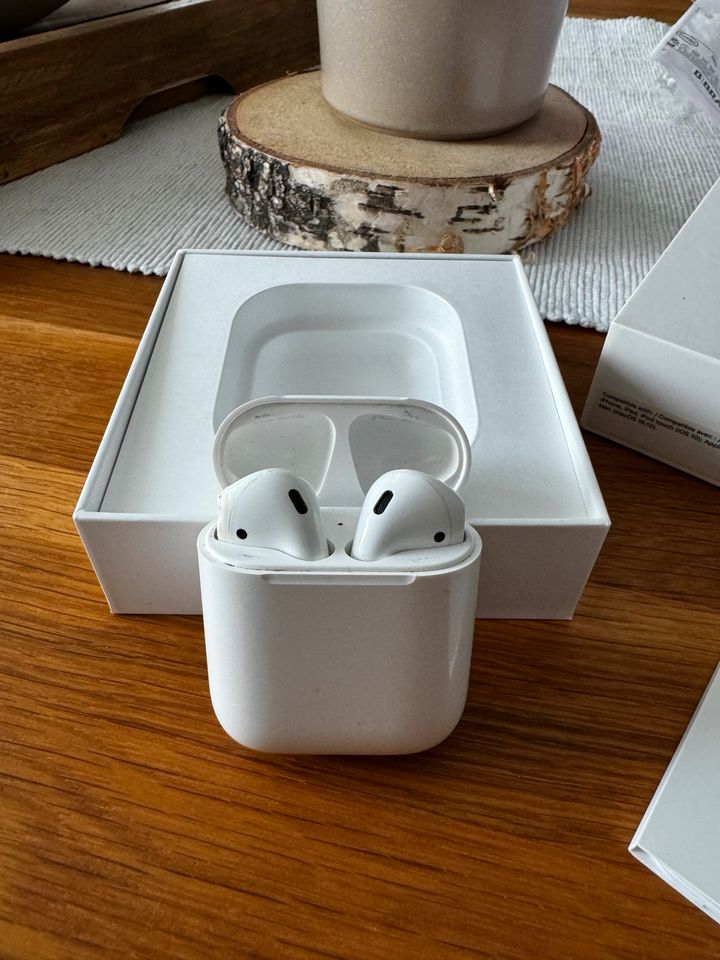 Apple Air Pods 1. Generation mit OVP defekt in Köln