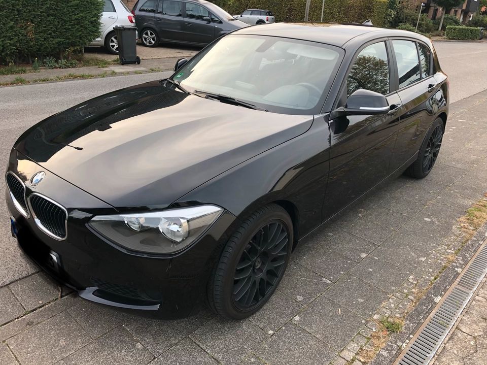 BMW 114i - TÜV, Kette, Keilriemen, Reifen u. Bremsen NEU in Meerbusch