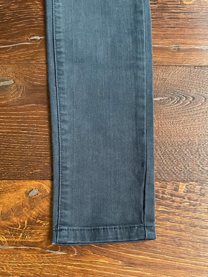 Buena Vista Jeans dunkelblau nicht getragen XS Florida in Langenfeld