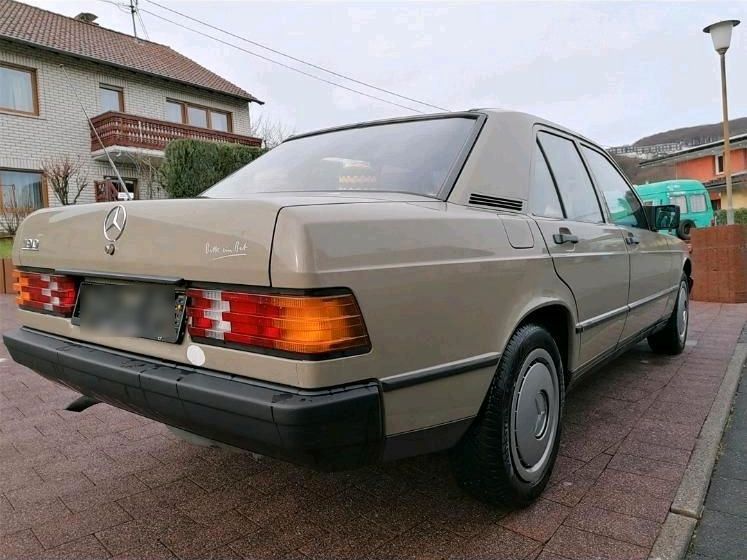 *190 W201 Mercedes Oldtimer * 2,0l* BJ 1985 *taigabeige* 147TK in Köln