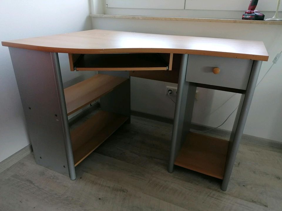 Schreibtisch Jugendschreibtisch Computertisch in Moritzburg